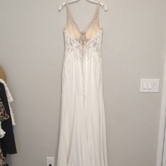 Essence of Australia D2457 white lace beaded sheer sleeveless wedding dress - Picture 6 of 15